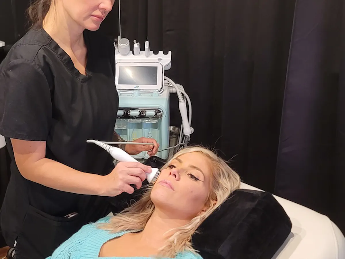 AquaFacial in Shorewood IL cleansing pores and infusing hydrating serums for glowing skin near Joliet and Plainfield